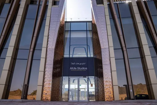 يُعدّ مجمّع استوديوهات العلا مركزاً إقليمياً لقطاع الإنتاج السينمائي والتلفزيوني (واس)
