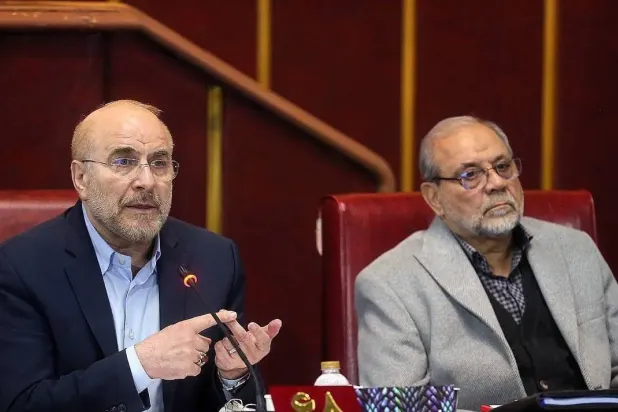 Kalibaf, Uygunluk Değerlendirme Konseyi toplantısına katılıyor ve Ulusal Güvenlik Konseyi Sekreteri General Mohammad Bakır Zülkadir de toplantıda yer alıyor (Kalibaf'ın internet sitesi).