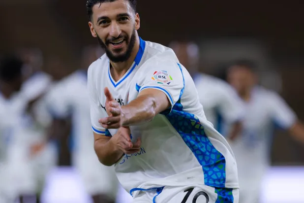 بن رحمة لاعب نيوم محتفلاً بأحد أهداف فريقه (نادي نيوم)