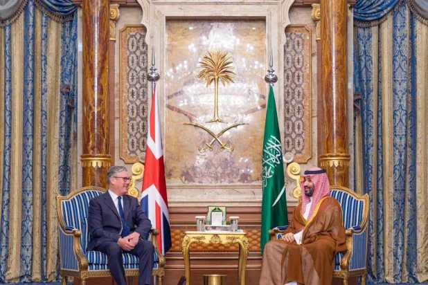 Suudi Arabistan Veliaht Prensi Muhammed bin Selman, dün Cidde'de İngiltere Başbakanı Keir Starmer ile yaptığı görüşmede (SPA)