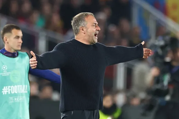 فليك متفاعلا مع أحداث المباراة (أ.ف.ب)