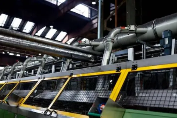 خطوط الإنتاج الحديثة في مصنع الصلب في غورغسماريينهوتّه (رويترز)