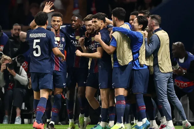 يتواجه المرشحون للتأهل إلى المسابقات الأوروبية التي يغيب عنها باريس سان جيرمان (رويترز)