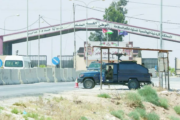 معبر جابر الرسمي بين الحدود الأردنية - السورية (أ.ف.ب)