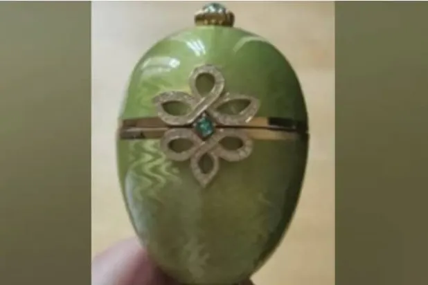 سارق حقيبة يتخلّى عن «بيضة فابرجيه» نادرة مقابل المخدرات