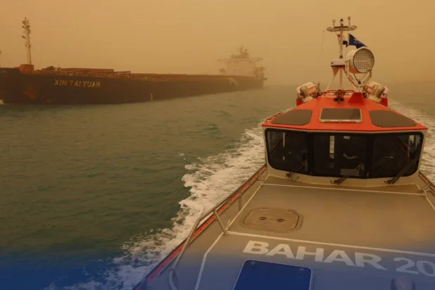 انتظام حركة الملاحة بقناة السويس بعد حادث حريق بإحدى السفن (هيئة القناة)