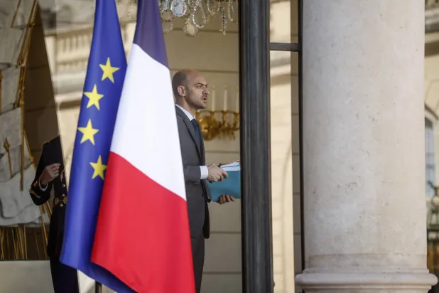 وزير الخارجية الفرنسي جان نويل بارو داخل قصر الإليزيه عقب اجتماع مجلس الوزراء بباريس 8 أبريل 2026 (إ.ب.أ)