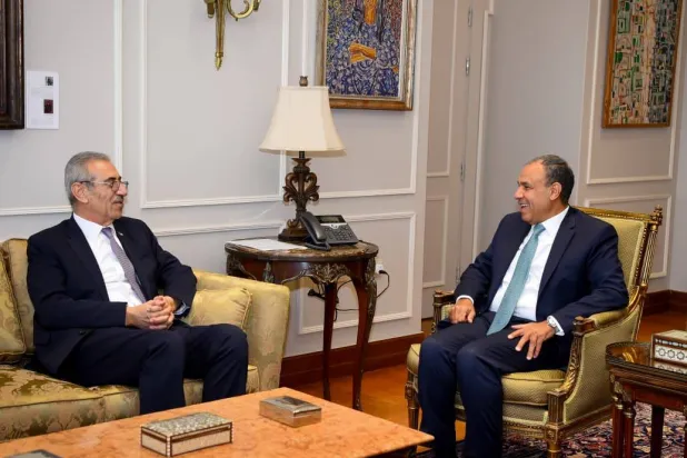 وزير الخارجية المصري خلال لقاء سابق مع رئيس اللجنة الوطنية لإدارة غزة (الخارجية المصرية)