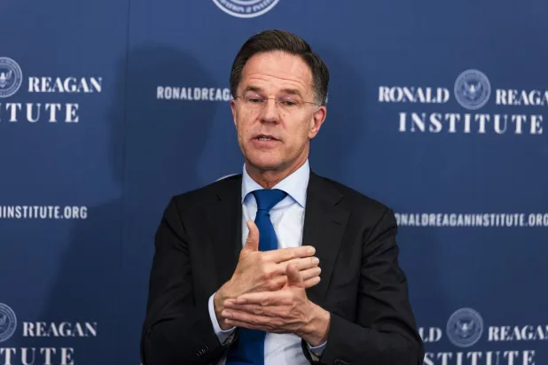 الأمين العام لحلف شمال الأطلسي (ناتو) مارك روته يلقي كلمة في مركز ريغان في العاصمة الأميركية واشنطن يوم 9 أبريل 2026 (إ.ب.أ)