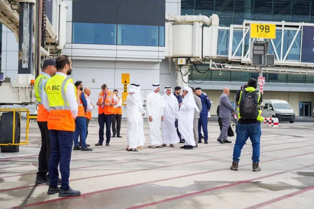 الشيخ عبد الله بن أحمد خلال زيارة تفقدية لمطار البحرين الدولي مع استئناف عملياته التشغيلية (بنا)