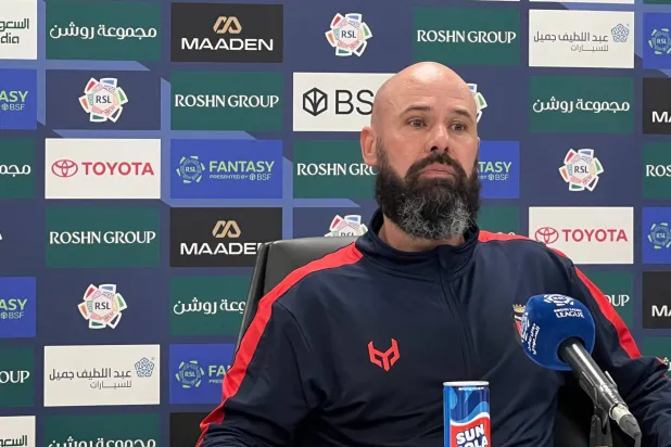 ماوريسيو دولاك مدرب فريق الرياض (الشرق الأوسط)