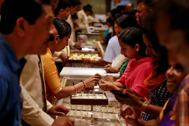 FILE PHOTO: Customers crowd around a jewelry showroom during Akshaya Tritiya, a major gold-buying festival, in Kochi, India April 28, 2017. REUTERS/Sivaram V/File Photo