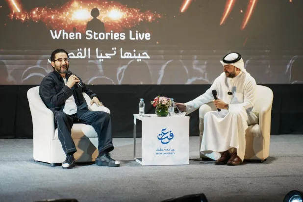 ياسر السقاف يحاور أحمد حلمي في جامعة عفت (الشرق الأوسط)