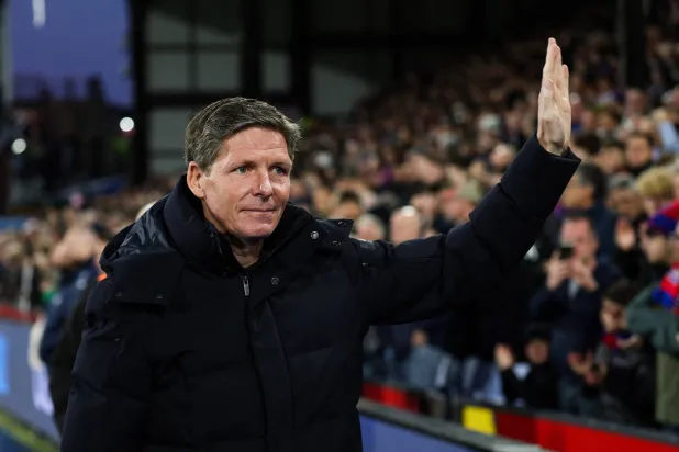 أوليفر غلاسنر المدير الفني لفريق كريستال بالاس الإنجليزي (رويترز)