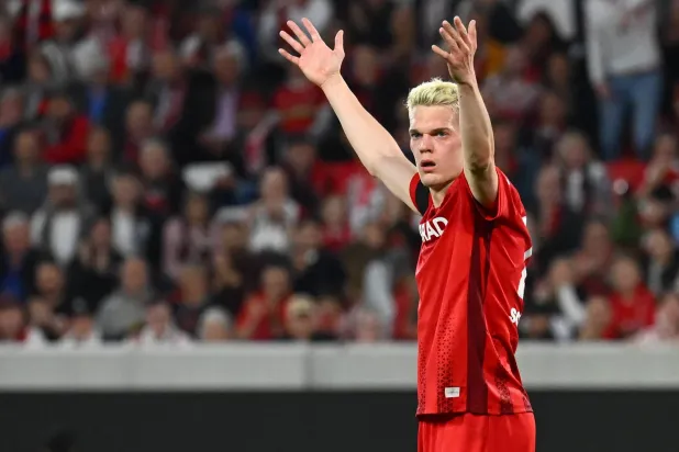 ماتياس جينتر مدافع فرايبورغ المتألق (أ.ف.ب)