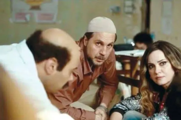 لقطة لأبطال فيلم «برشامة» الذي تصدر إيرادات الأفلام قبل قرارات الإغلاق وخلالها (الشركة المنتجة)