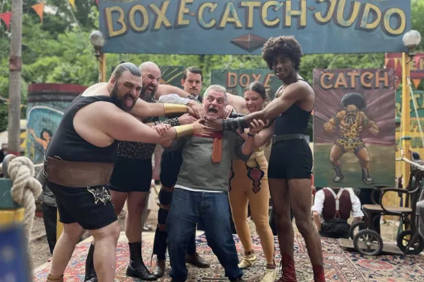 فيلم الافتتاح «قبلة كهربائية» (ملف «كان»)