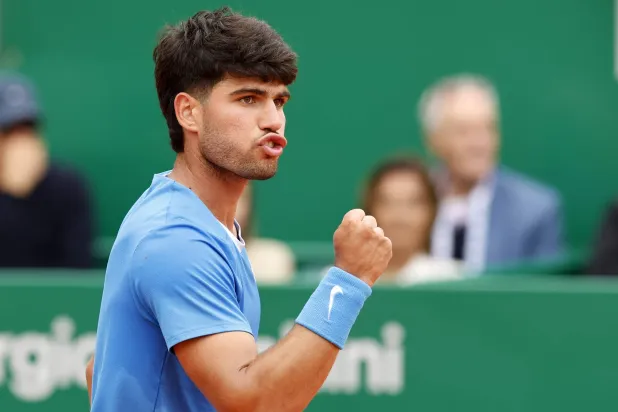 الإسباني كارلوس ألكاراس يتألق في مونت كارلو (إ.ب.أ)