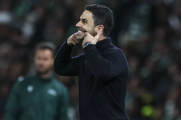 الإسباني ميكيل أرتيتا المدير الفني لفريق آرسنال (إ.ب.أ)