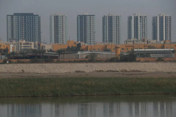 السفارة الأميركية في «المنطقة الخضراء» ببغداد (د.ب.أ)