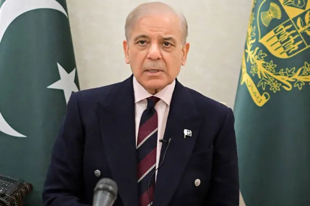 رئيس الوزراء الباكستاني شهباز شريف خلال خطابه للأمة (أ.ف.ب)