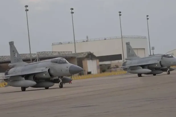 JF-17 uçağı, Şubat 2024'te Suudi Arabistan'daki Kral Abdulaziz Hava Üssü'nde düzenlenen ortak eğitim tatbikatları sırasında (Pakistan Hava Kuvvetleri)