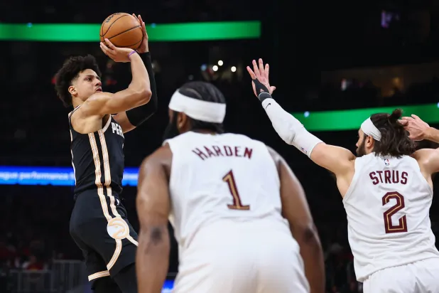 جالين جونسون يسجل لمصلحة أتلانتا في سلة كليفلاند (أ.ب)