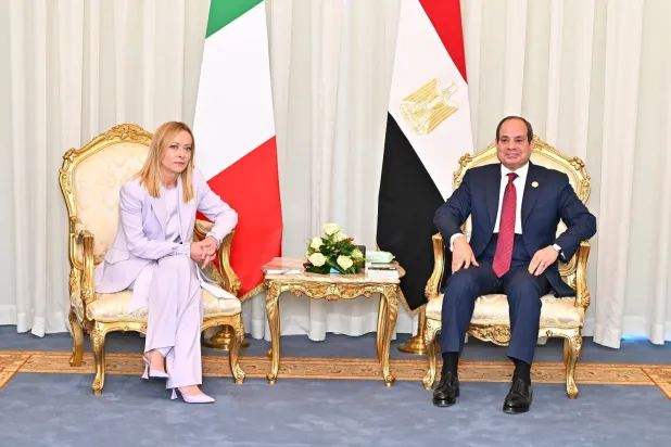 من لقاء سابق بين الرئيس المصري عبد الفتاح السيسي ورئيسة وزراء إيطاليا جورجيا ميلوني (الرئاسة المصرية)