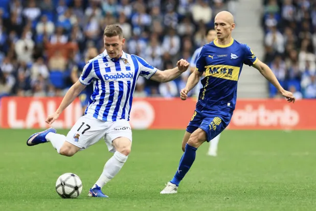 ألافيس يعود بتعادل قاتل من ميدان ريال سوسييداد (إ.ب.أ)