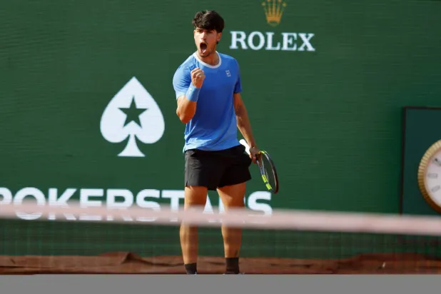 الإسباني كارلوس ألكاراس إلى نهائي «مونت كارلو» (إ.ب.أ)