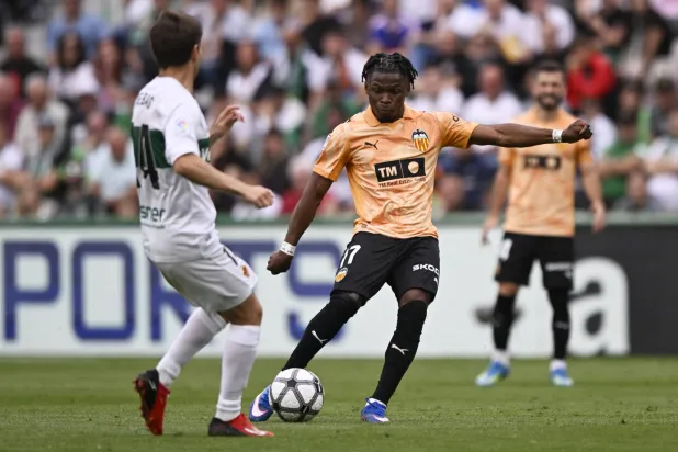 إلتشي هزم ضيفه فالنسيا (رويترز)