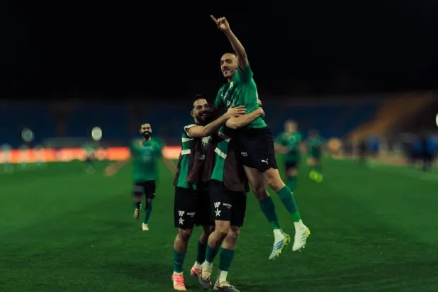 بوطوبة لاعب النجمة محتفلاً بهدفه في نيوم (نادي النجمة)