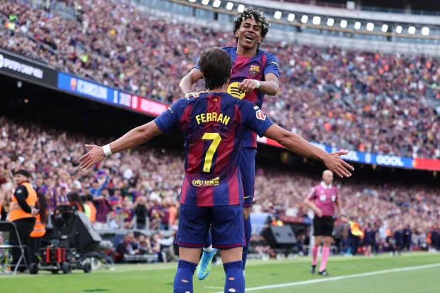 جمال يحتفل بهدفه في إسبانيول (أ.ف.ب)