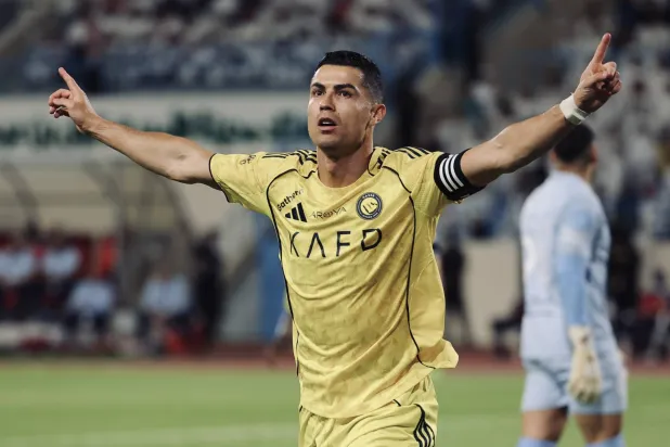 رونالدو محتفلاً بهدفه في الأخدود (موقع نادي النصر)