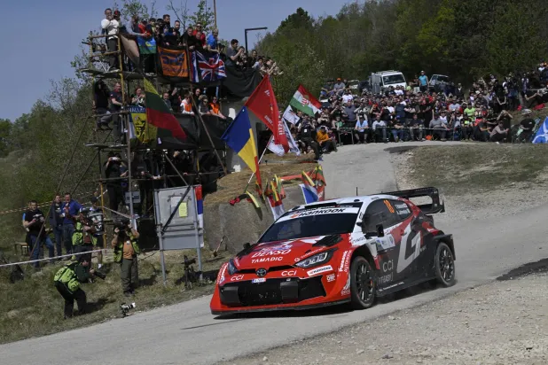 ورث كاتسوتا المركز الأول متقدماً بفارق 20:7 ثانية على زميله باياري (إ.ب.أ)