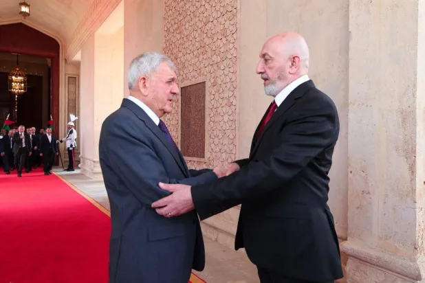 من التسلم والتسليم في «قصر بغداد» (واع)