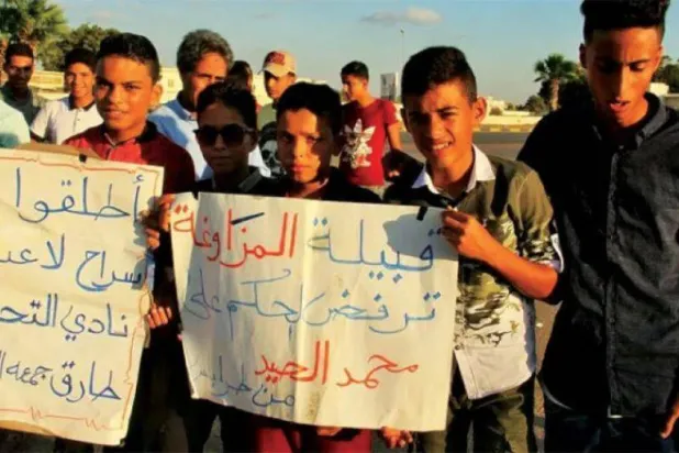 جانب من وقفة احتجاجية للإفراج عن اللاعبين الليبيين (صفحات لأُسَر اللاعبين)