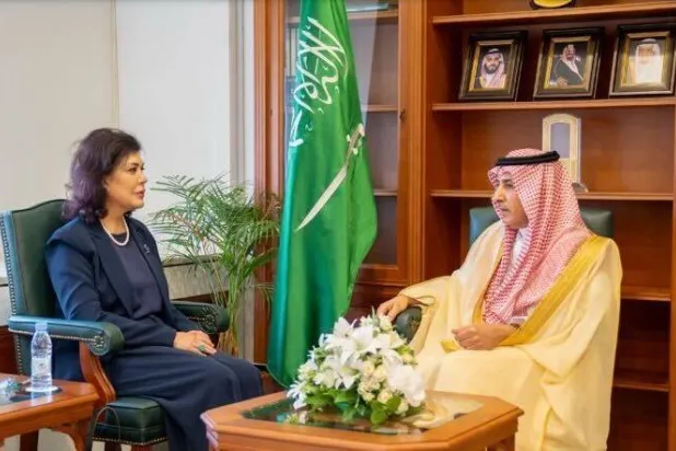 الدكتور سعود الساطي سلّم السفيرة صفية السهيل مذكرة احتجاج (الخارجية السعودية)