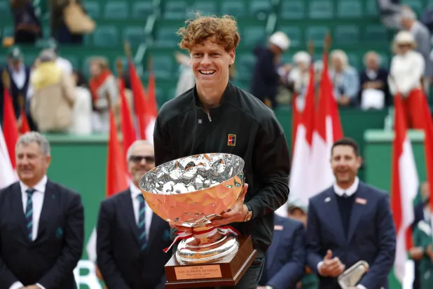 الإيطالي يانيك سينر بطل دورة مونت كارلو (إ.ب.أ)