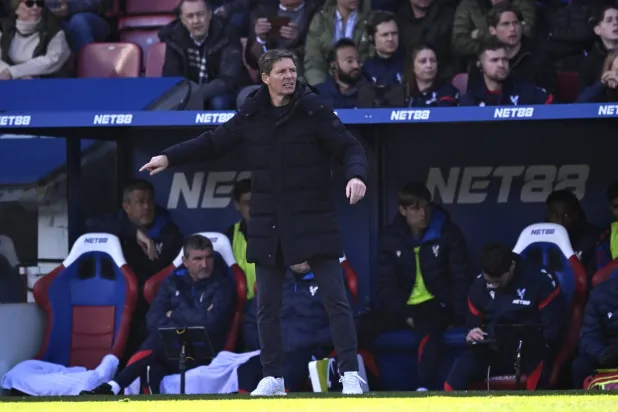 أوليفر غلاسنر مدرب كريستال بالاس (رويترز)