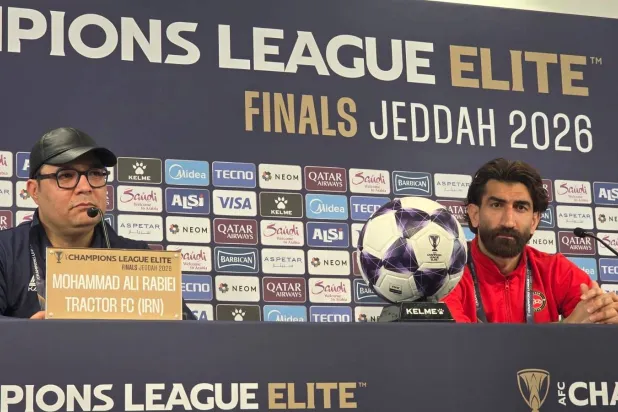 محمد ربيعي وعلي بيرانفاند خلال المؤتمر الصحافي (الشرق الأوسط)