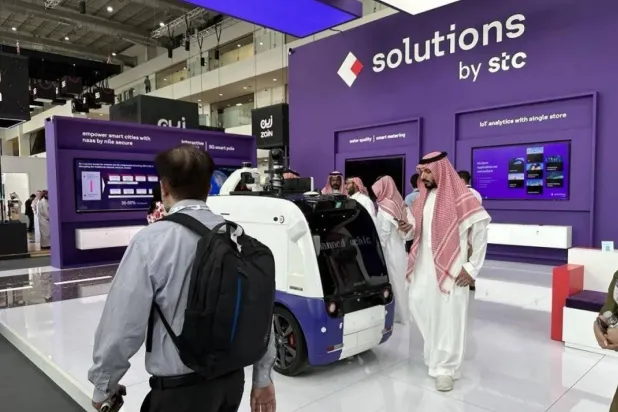 جناح شركة «سلوشنز» في معرض «سيتي سكيب غلوبال» بالرياض (الشرق الأوسط)