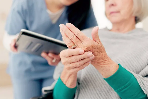 التهاب المفاصل من الأمراض التي تسبب ألماً وتورماً وتيبساً وصعوبةً في الحركة (جامعة برمنغهام)