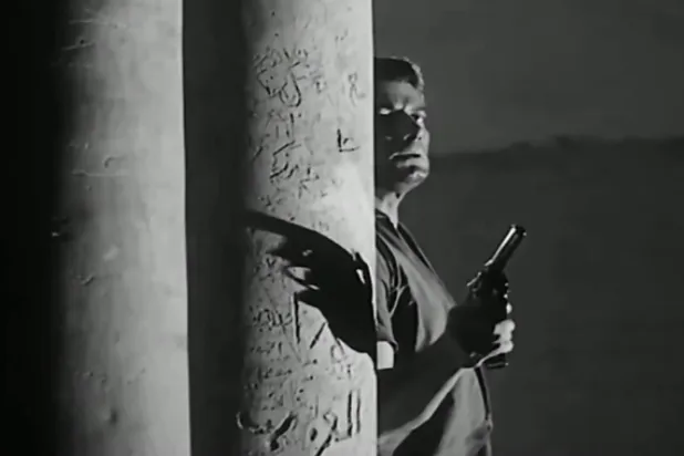 شكري سرحان في لقطة من فيلم «اللص والكلاب» (الشركة المُنتجة)