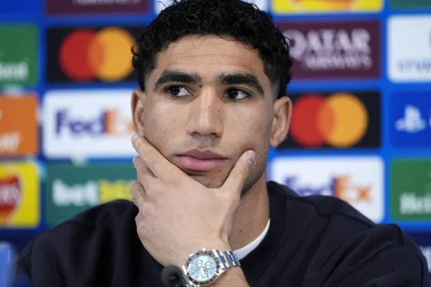 الظهير المغربي في باريس سان جيرمان أشرف حكيمي (د.ب.أ)