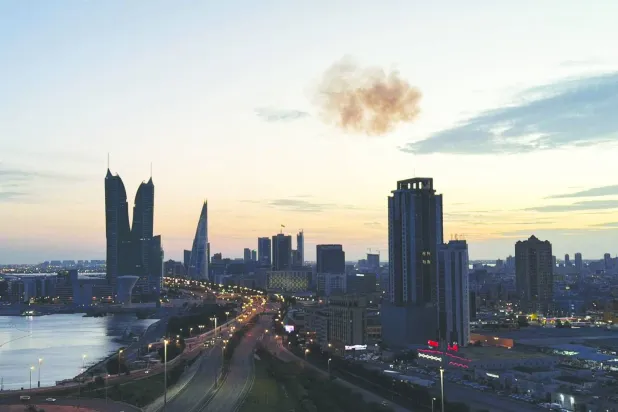 
تصاعد الدخان بعد اعتراض طائرة إيرانية مسيرة في المنامة الشهر الماضي (رويترز)