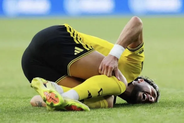 وسام أبو علي لحظة تعرضه للإصابة (الشرق الأوسط)