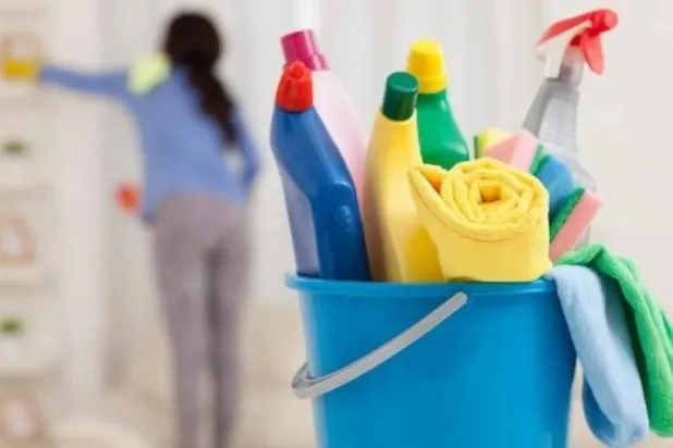 المنظفات المنزلية قد تعرّض الأطفال في سن الخامسة أو أقل للخطر (رويترز)