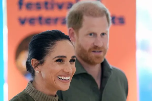  Prince Harry and Meghan Markle, the Duke and Duchess of Sussex, arrive at the Australian National Veterans Arts Museum (Anvam) in Southbank, Melbourne, Australia, Tuesday, April 14, 2026. (Jonathan Brady/Pool Photo via AP) 
