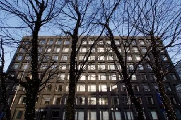 مقر البنك المركزي السويدي في استوكهولم (رويترز)